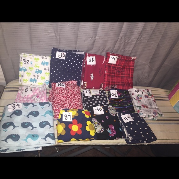 Wreaths. Facemask. Keychains. Charger plates. - Picture 8 of 8